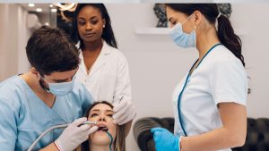 Conheça quais são as atividades privativas do Auxiliar em Saúde Bucal (ASB)