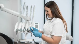 É Auxiliar de saúde bucal (ASB)? Fique por dentro da Lei Federal 11.889