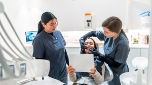 Todo Auxiliar de Saúde Bucal precisa se tornar um Técnico de Saúde Bucal?