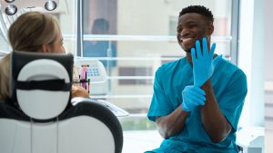 4 coisas que você precisa saber sobre cursos de auxiliar de dentista