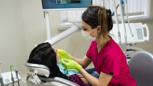 As vantagens em investir em um curso de Auxiliar de Saúde Bucal!