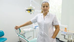 Auxiliar de saúde bucal: aprenda como estudar para concursos públicos da área