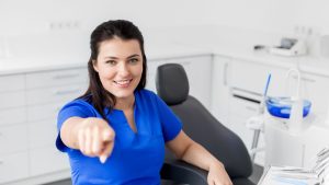 Você sente que poderia aprender mais na carreira de auxiliar de dentista? Saiba o que fazer!