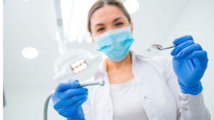 O tempo está passando! Pense nessas 4 coisas que vão mudar sua carreira como auxiliar de dentista