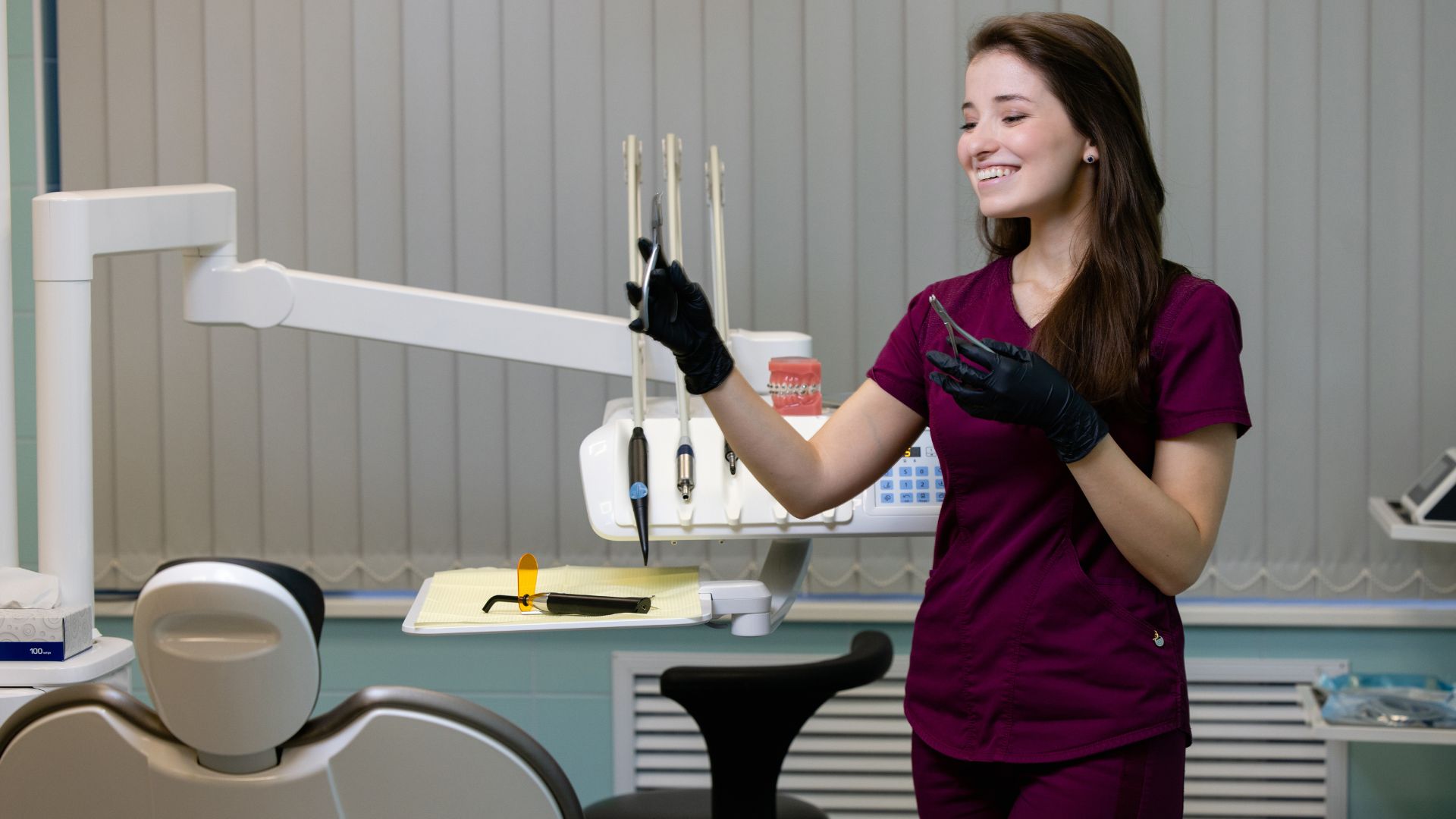 Quais os cursos para auxiliar de dentista que existem?