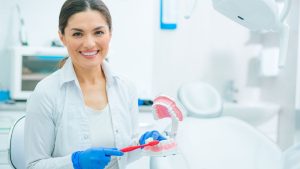 Por que agora é um grande momento para se tornar auxiliar de dentista?