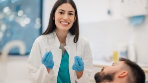 5 dicas para demonstrar o valor de um ASB na equipe de um consultório odontológico