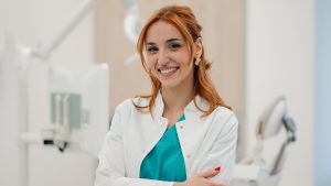 Investir em cursos de auxiliar dental pode mudar a sua carreira!