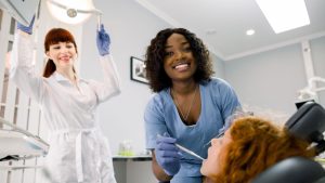 Por que os planos de saúde não pagam o instrumentador em procedimentos odontológicos?