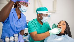 Preciso ser um ASB certificado para fazer o curso técnico de saúde bucal?