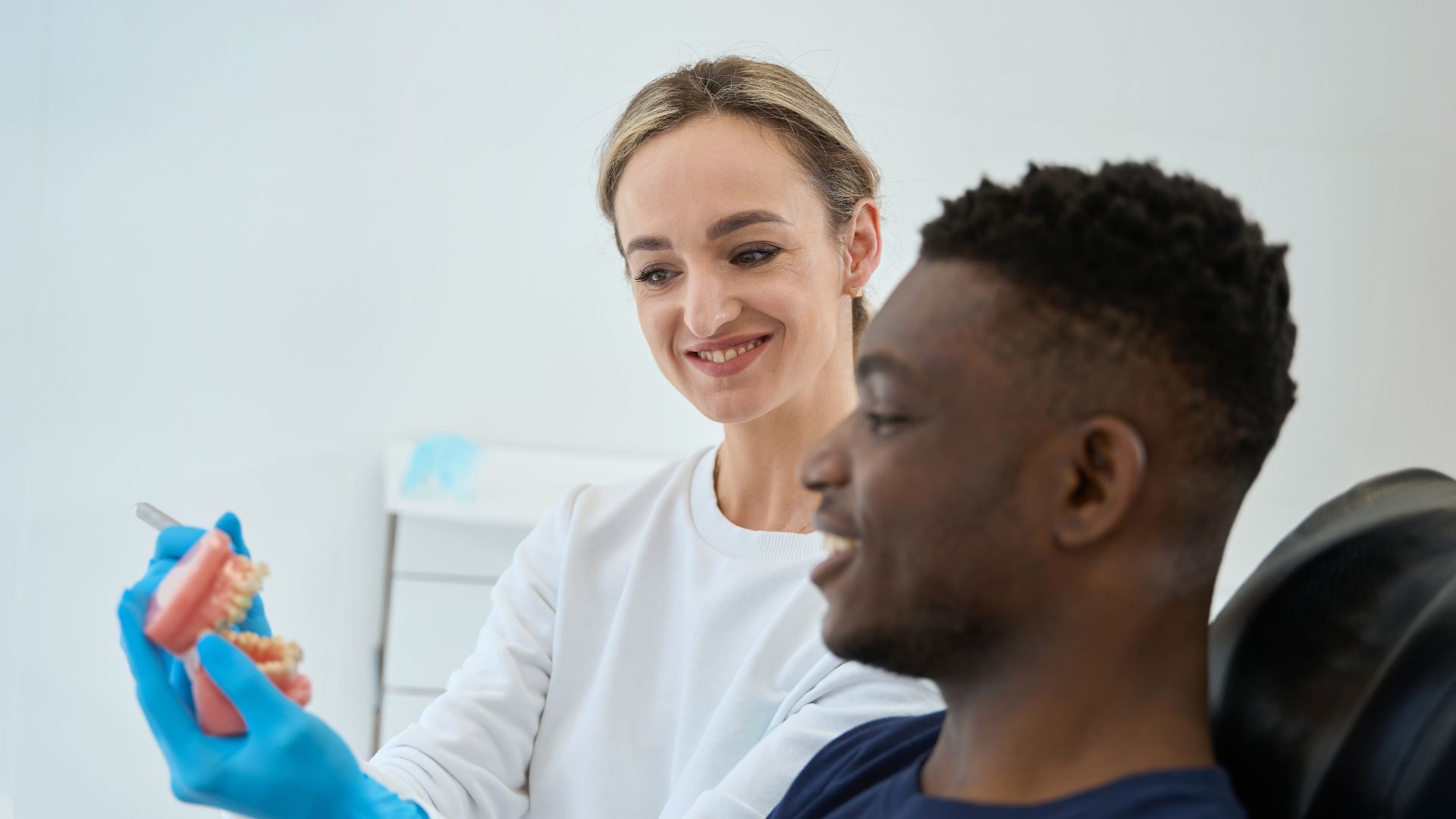 O que preciso para fazer um curso online de auxiliar de dentista?