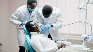 Auxiliar de dentista: saiba como valorizar a sua profissão