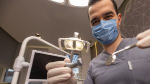 Área de saúde: Auxiliar de dentista faz parte da medicina?