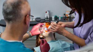 Saúde bucal da família: 3 dicas para o ASB incentivar os pacientes