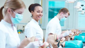 Auxiliar de saúde bucal: Conheça 3 maneiras para se destacar no mercado