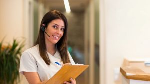 Auxiliar de saúde bucal​: Conheça 3 maneiras para crescer na carreira profissional