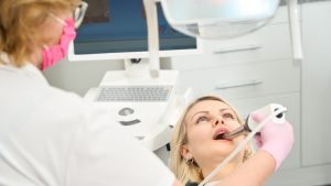 4 maneiras de clarear seus dentes