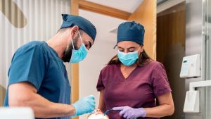 Quais os 3 alimentos que causam a erosão dentária?