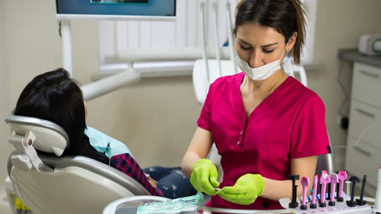 Escova de dentes: você sabe quando é hora de trocá-la?