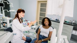 Certificação de auxiliar de dentista: veja como conquistá-la