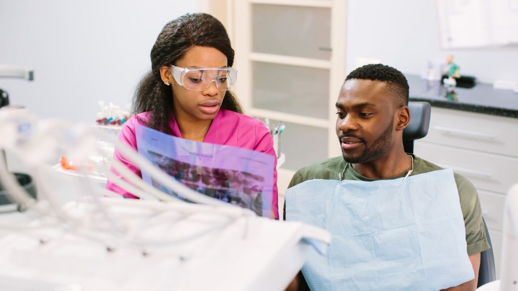 Os inimigos de um sorriso branquinho