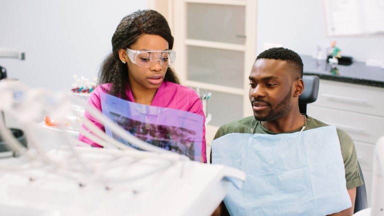 Os inimigos de um sorriso branquinho