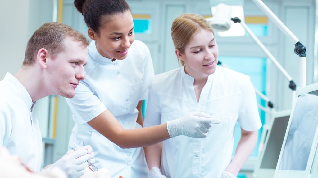 O que faz um instrumentador em odontologia?