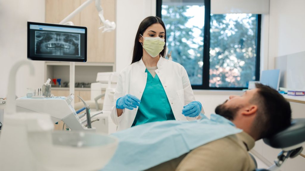 24 concursos públicos abertos para auxiliar de dentista