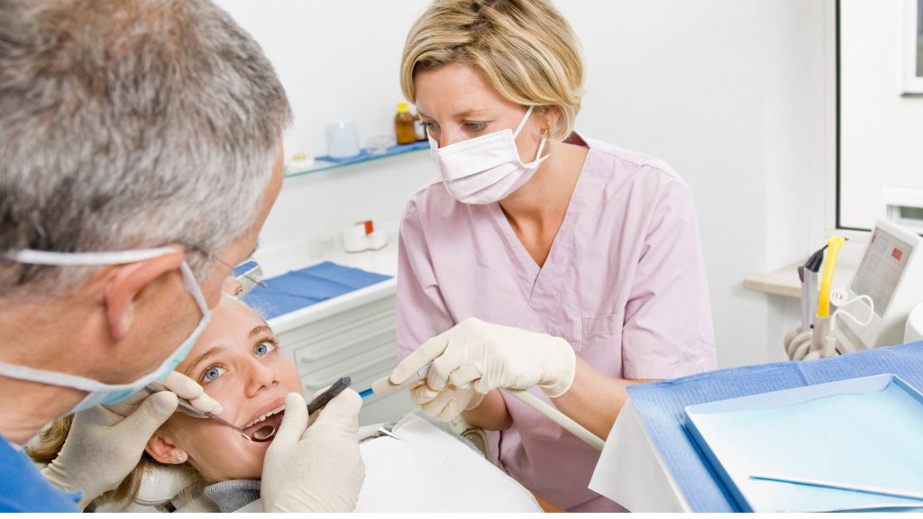 Profilaxia dental e os benefícios dela para o seu sorriso