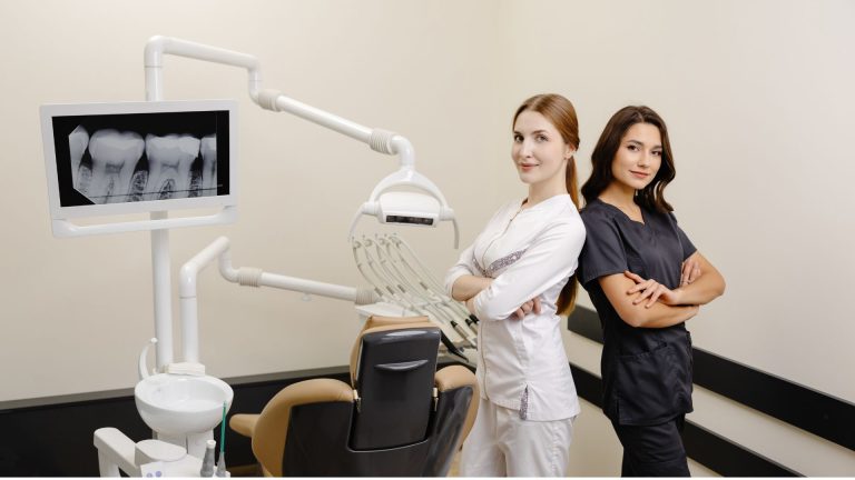 Como manter a saúde bucal em dia pode reduzir a gastrite