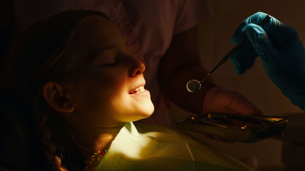 Gengiva sangrando pode ser gengivite; veja como tratar e prevenir doença