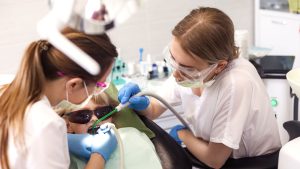 Como o auxiliar de dentista pode tornar o consultório mais sustentável