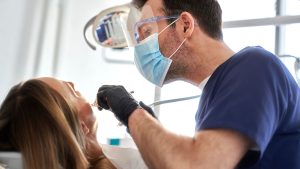 Onicofagia – o hábito de roer unhas que pode acabar com os dentes