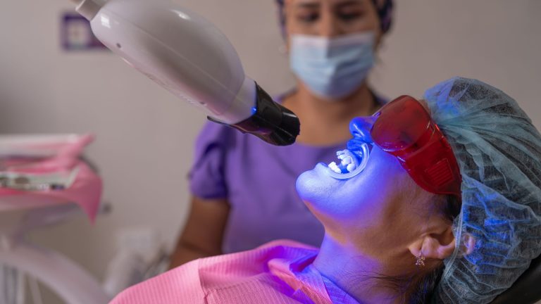 Sensibilidade dental: veja quais fatores levam à dor