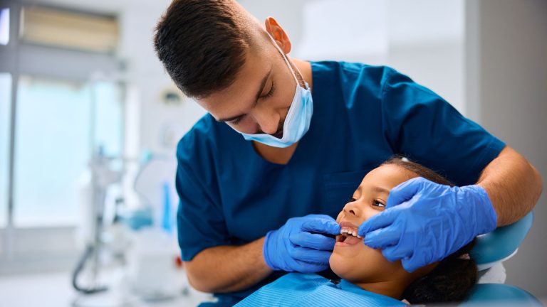 20 concursos para Auxiliar em Saúde Bucal com inscrições abertas