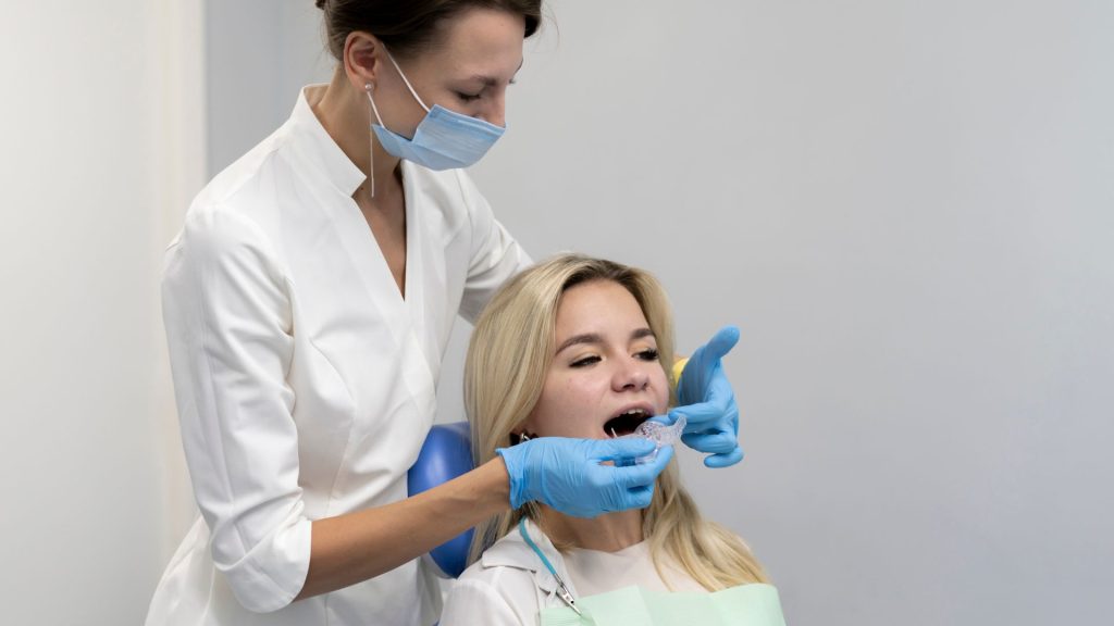 Auxiliar de dentista pode colocar aparelho nos pacientes?