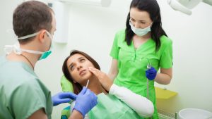 De férias no litoral? Veja 5 dicas para manter o sorriso bem-cuidado