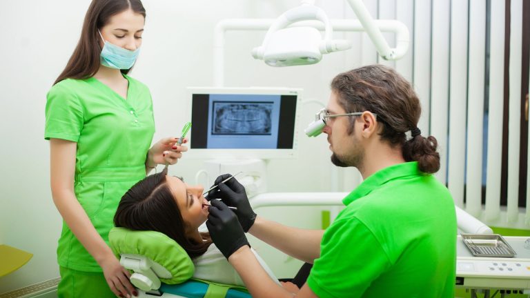 Seus dentes estão encostados enquanto você lê esta frase?