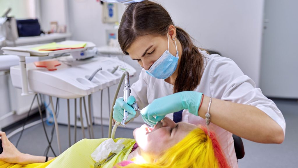 ASB e a Dentística Estética: Isolamento Absoluto e Câmera Intraoral
