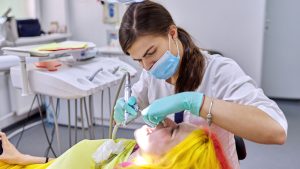 ASB e a Dentística Estética: Isolamento Absoluto e Câmera Intraoral