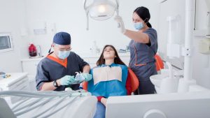 Porque não usar o fio dental apenas quando o pedaço de pipoca incomoda