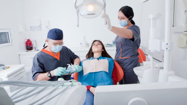 Porque não usar o fio dental apenas quando o pedaço de pipoca incomoda