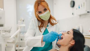 O curso ideal para o auxiliar de dentista que quer ganhar mais