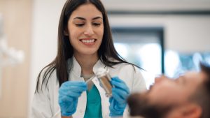 Casca de banana clareia os dentes?