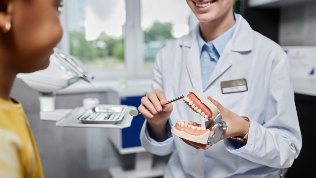 Quando devo procurar o dentista em tempos de pandemia?