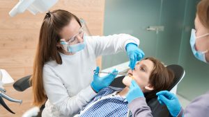 Vale a pena investir na formação de Auxiliar em Saúde Bucal?