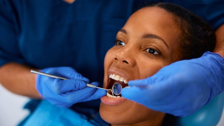 Como prevenir acidentes e contaminações no consultório?