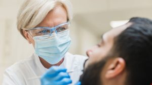 Sou secretária, mas quero trabalhar como auxiliar. O que devo fazer?