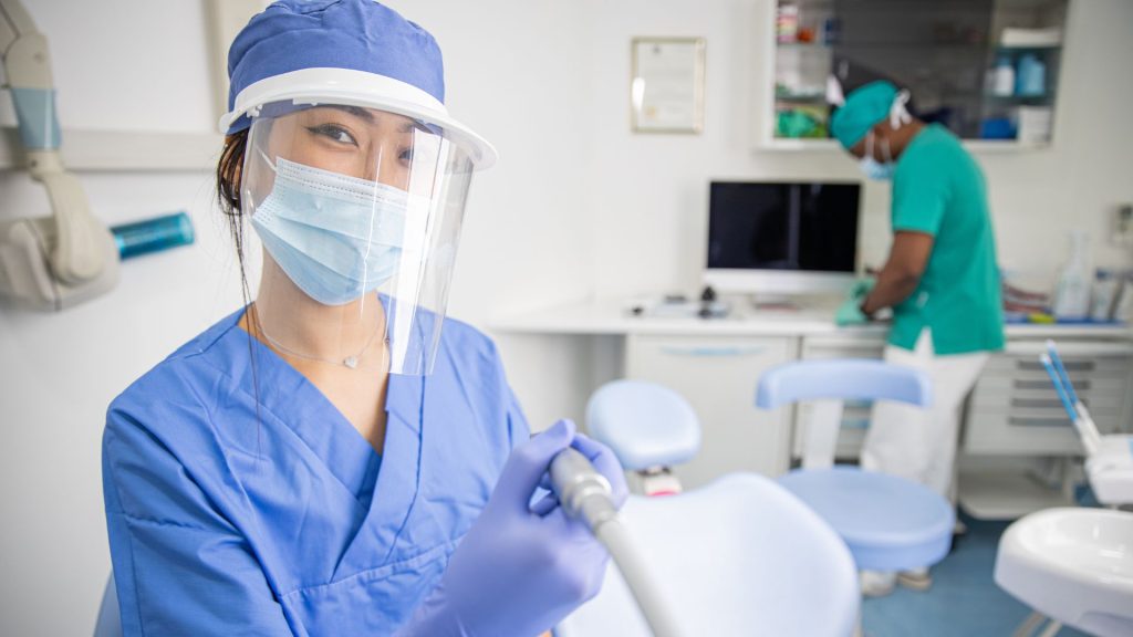 De quanto em quanto tempo devo ir ao dentista?