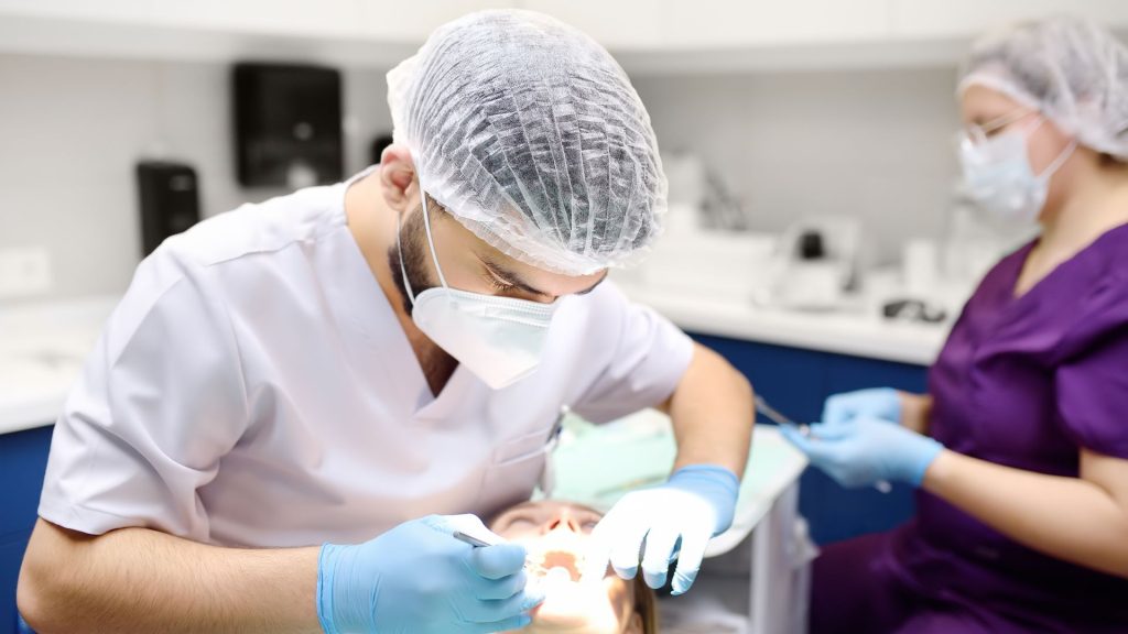 O verão chegou! Veja 5 cuidados com os dentes na estação